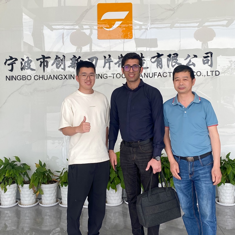 Зарубежный клиент посетил компанию по производству режущего инструмента Ningbo Chuangxin Co., Ltd.